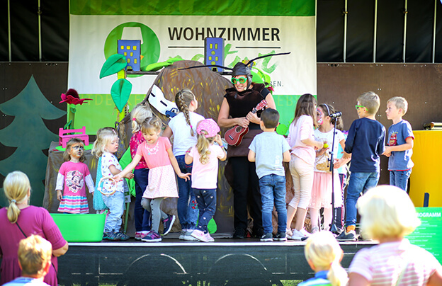 WN_Ameise Anni aktiviert die Kinder beim Mitmachtheater