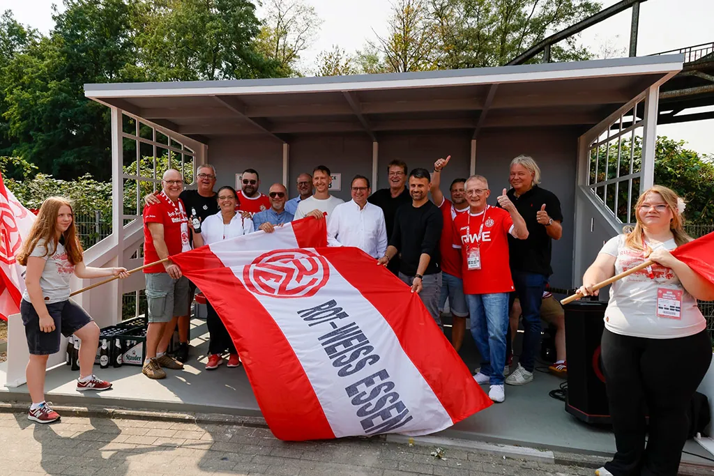 Essen-Nord spendet für ein Stück RWE-Geschichte Spende für Stadion-Nachbau